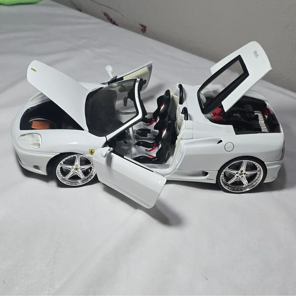 Hot Wheels Ferrari 360 Spider 1:18 White Diecast Car 1999 Opening Hood/Doors [E]